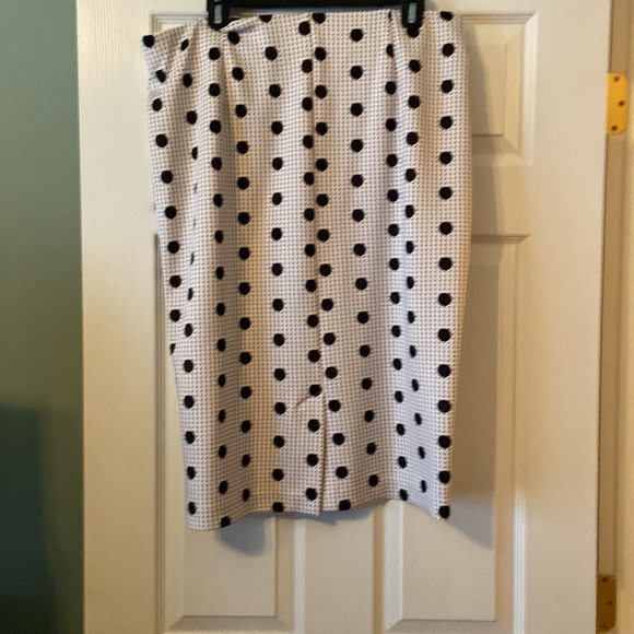 Eci white with back poka dots pencil skirt with split in the back - Picture 2 of 3